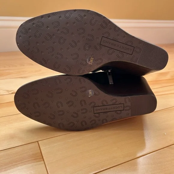 NWT Lucky Brand Wadier Black Suede Wedge Ankle Boots Sizes: 7.5 - Picture 8 of 12